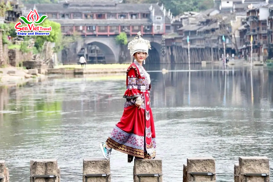 HÀ NỘI - ÂN THI - PHƯỢNG HOÀNG CỔ TRẤN TRƯƠNG GIA GIỚI - THẤT TINH SƠN HOẶC THIÊN MÔN SƠN